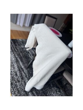 Blanket soft white cream sz 126x62 vy nice white creamy little fringe blanket